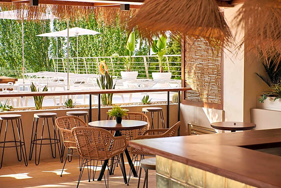 DWO Sirius - Adults Only