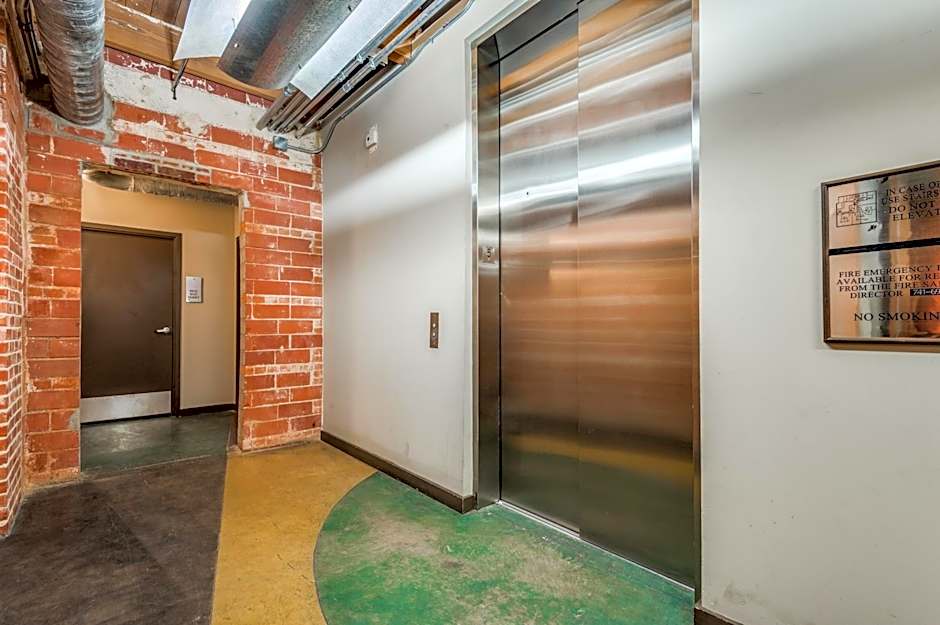 Downtown Dallas Condo - 2BR 1BA