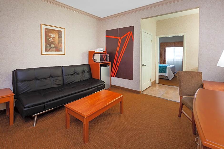 Howard Johnson Hotel & Suites by Wyndham Pico Rivera
