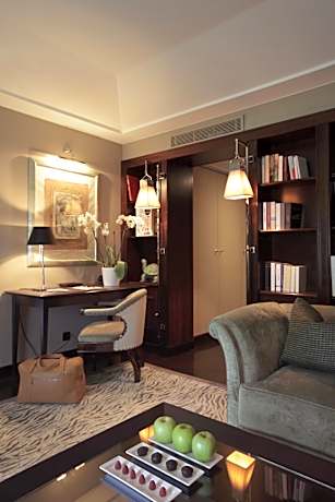 Suite with Lake View and Spa access