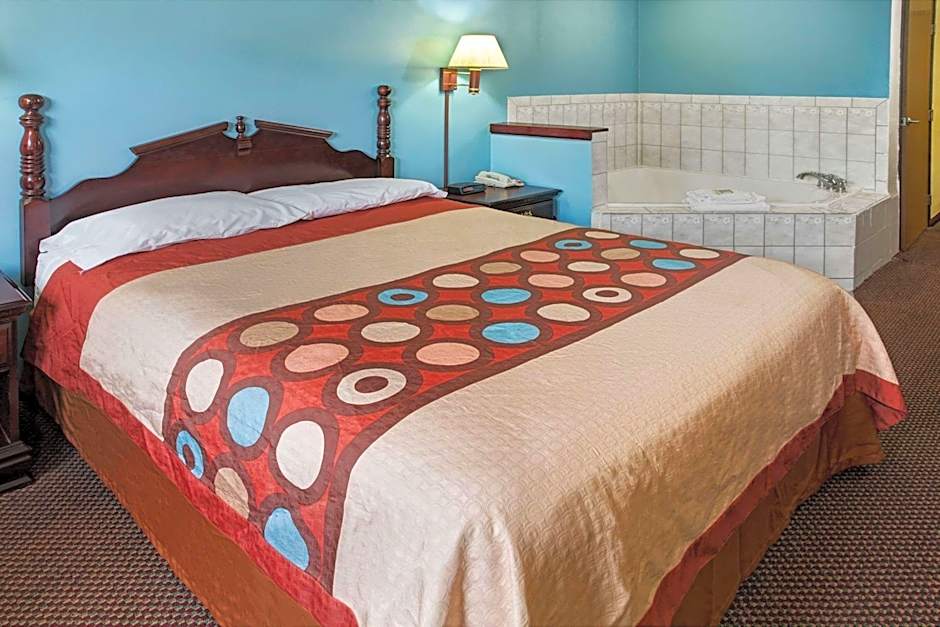 Super 8 by Wyndham Heath/Newark