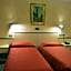 Le Petit Hotel
