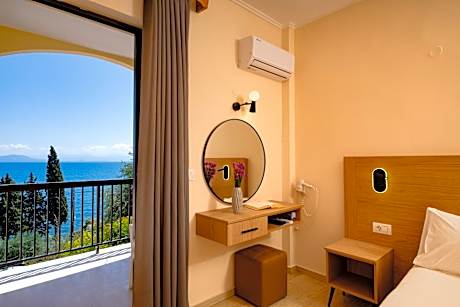 Double or Twin Room with Sea View
