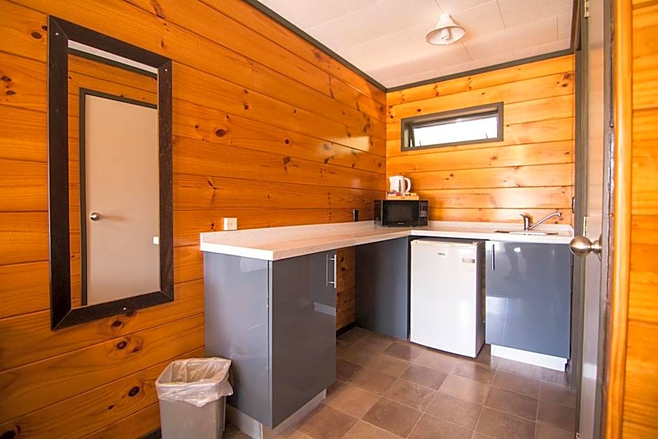 Parklands Motorlodge & Holiday Park