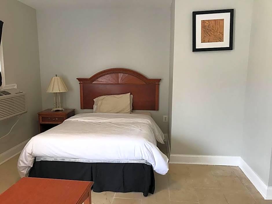 Red Carpet Inn, Alexandria