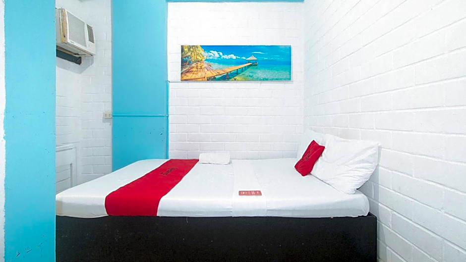 RedDoorz at La Maria Pension And Tourist Inn