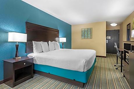 1 King Bed Non-Smoking Microwave Fridge Wi-Fi Full Breakfast
