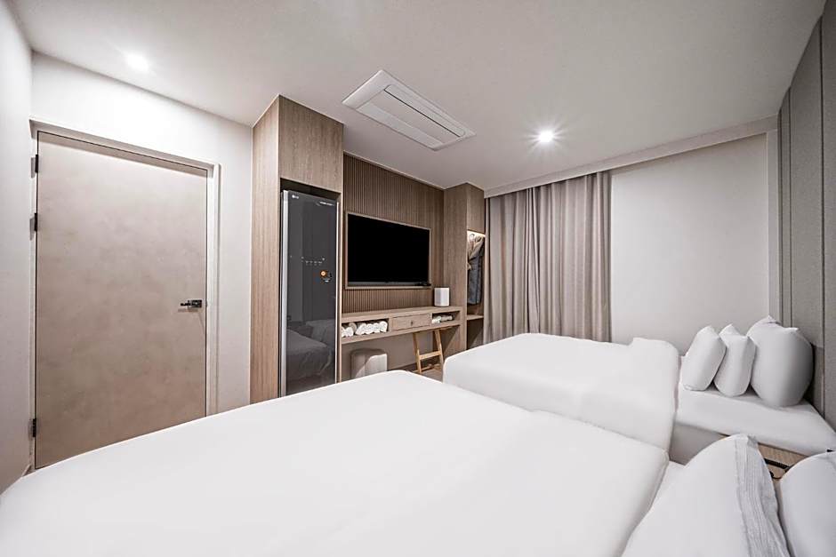 Gyeongju Poverta Hotel