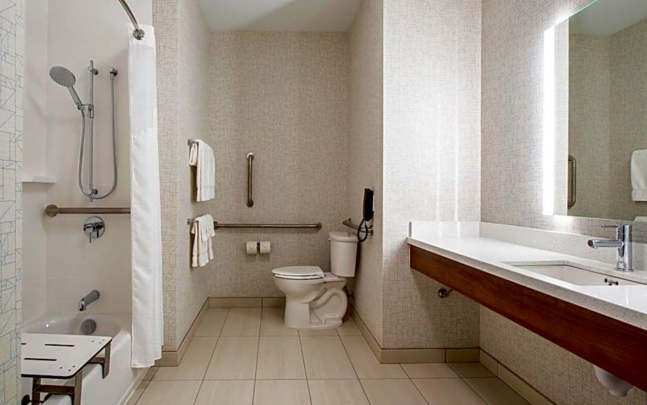 Holiday Inn Express Kelowna - East By IHG