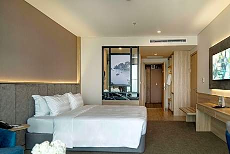 Deluxe King Room with Ocean View