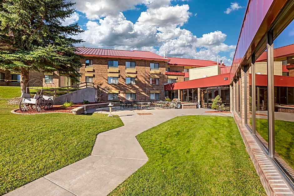 Best Western Plus Landmark Inn