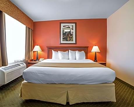 1 King Bed 1 Queen Bed Suite Nonsmoking