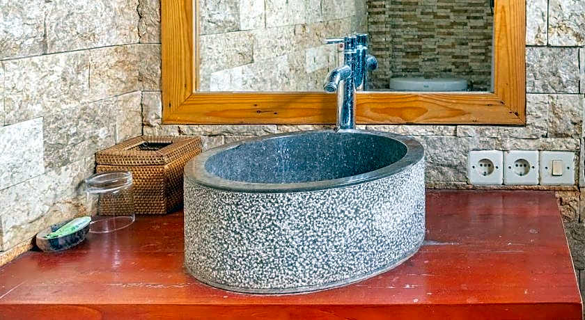 Villa Kenanga in Meninting by the beach