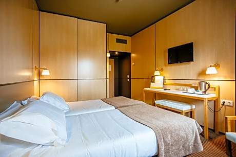 Twin Room with City View