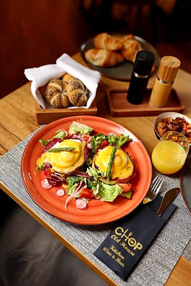 Chop Old House Hotel