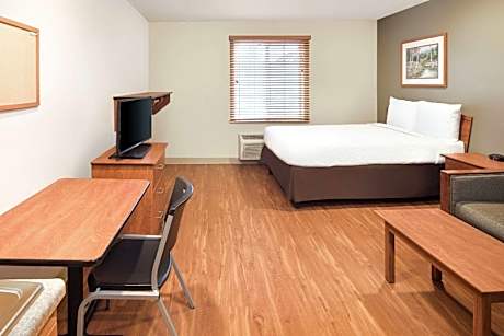 Queen Room with Sofa Bed - Non-Smoking