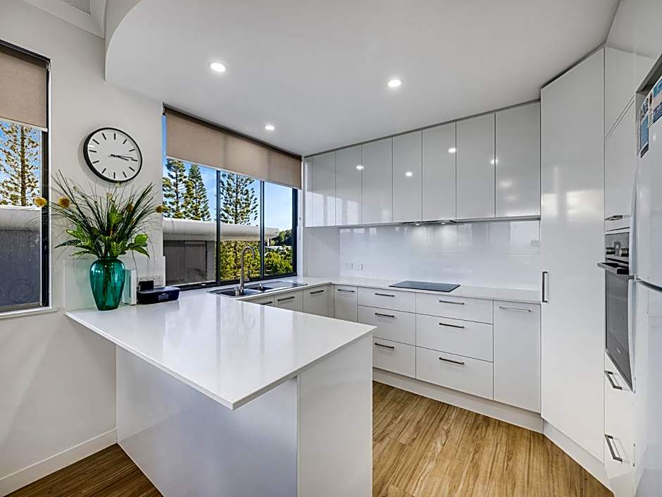 Meridian Alex Beach Apartments