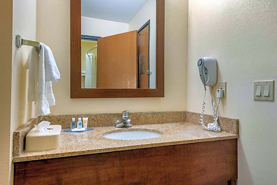 Comfort Inn Warren I-69