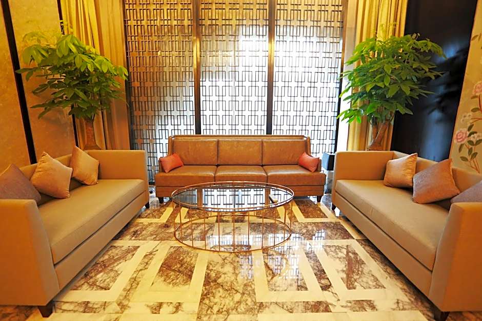 Menshine Gloria Plaza Hotel