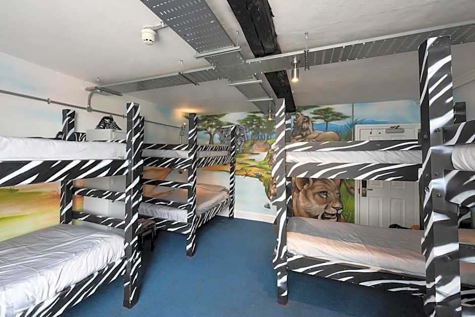 The Full Moon Backpackers