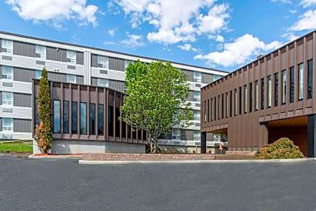 Quality Hotel & Suites Gander