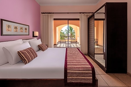 One-Bedroom Suite, Queen Bed, Garden View