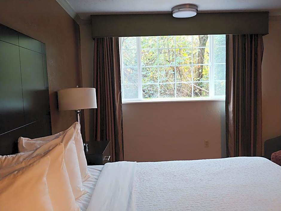 Best Western Plus Parkway Inn