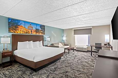 King Suite with Sofa - Non-Smoking