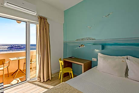 Deluxe Double Room with Balcony and Sea View