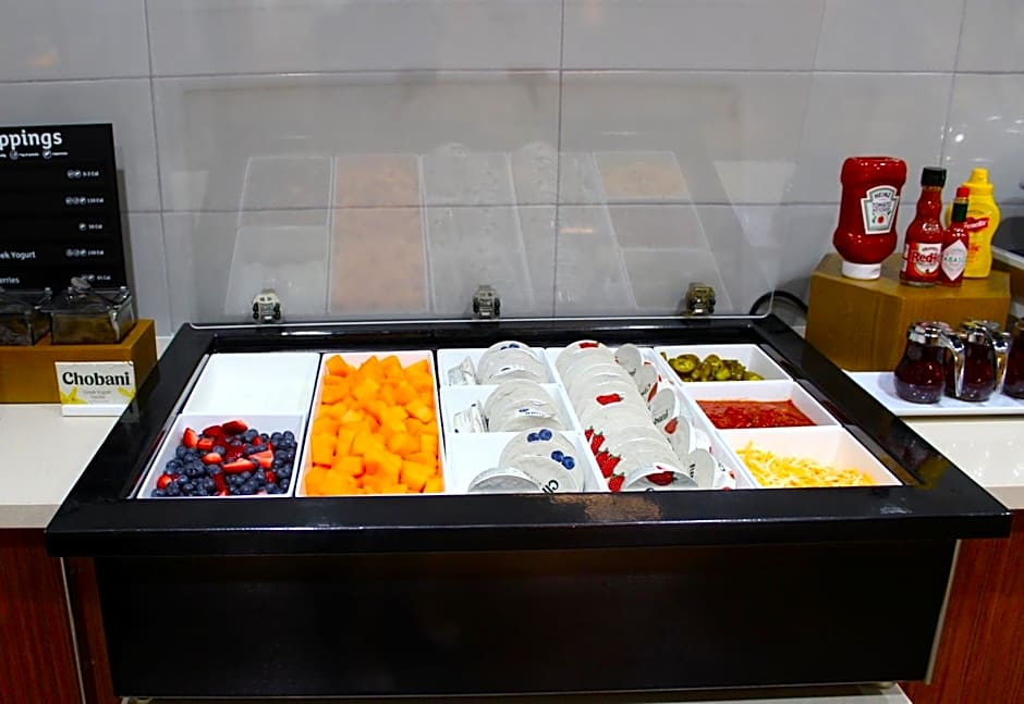 Holiday Inn and Suites Charleston West By IHG