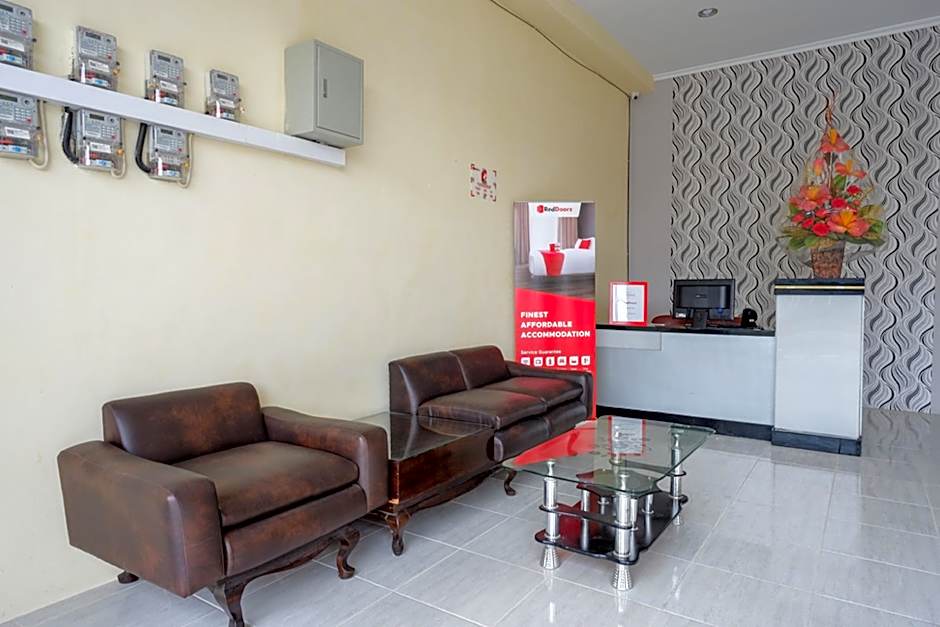 RedDoorz near Graha Saba Buana Solo