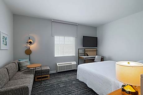 King Studio with Sofa Bed and Inland View