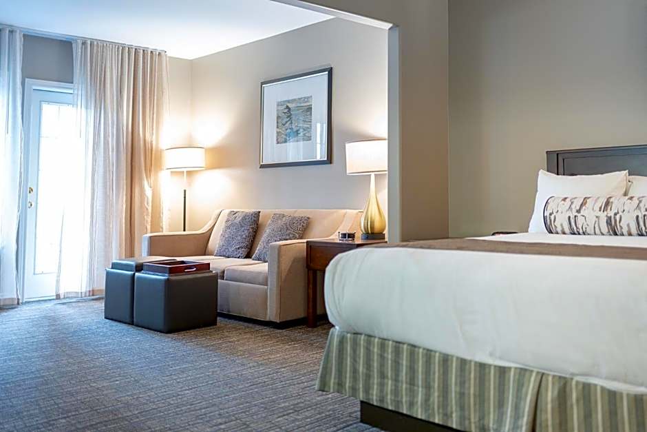 Horseshoe Valley Suites - The Azure