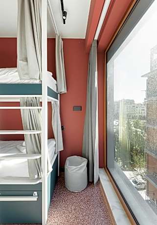 Bed in Mixed 4-Bed Dormitory Room with Private Bathroom