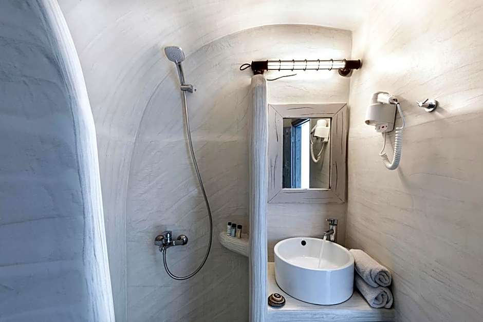 Pearl on the Cliff Hotel & Suites