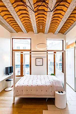 Luxury Studio Apartment
