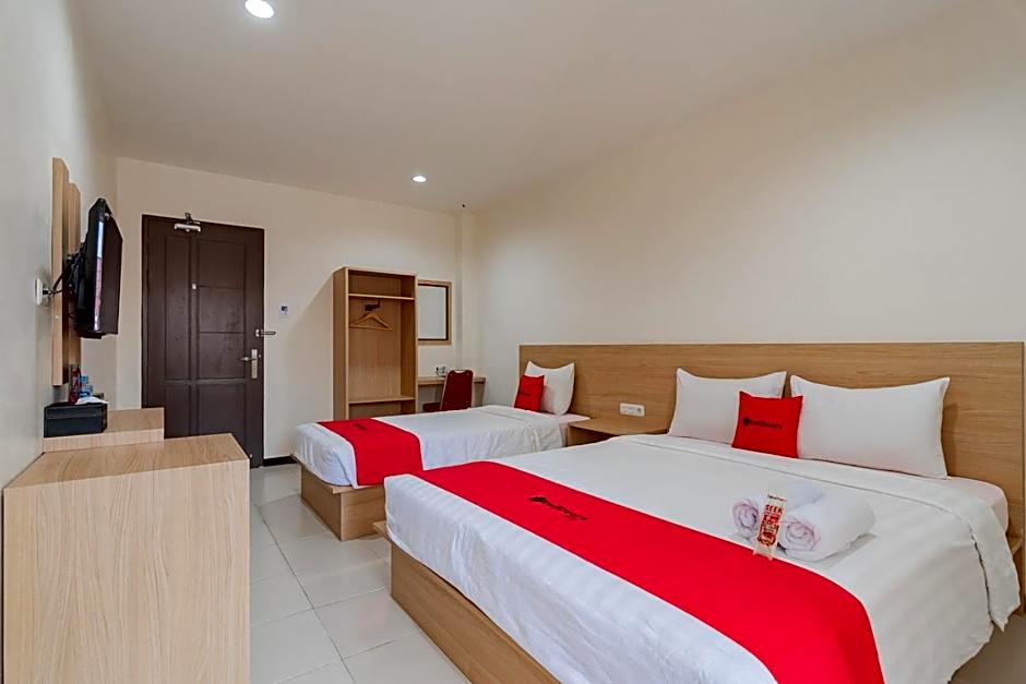RedDoorz Syariah Plus near Tanjungpura University 2 Pontianak