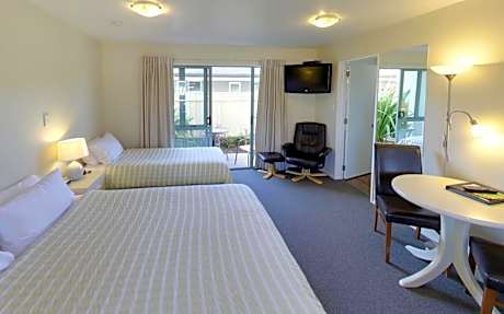 Studio with Shower - Ground Floor