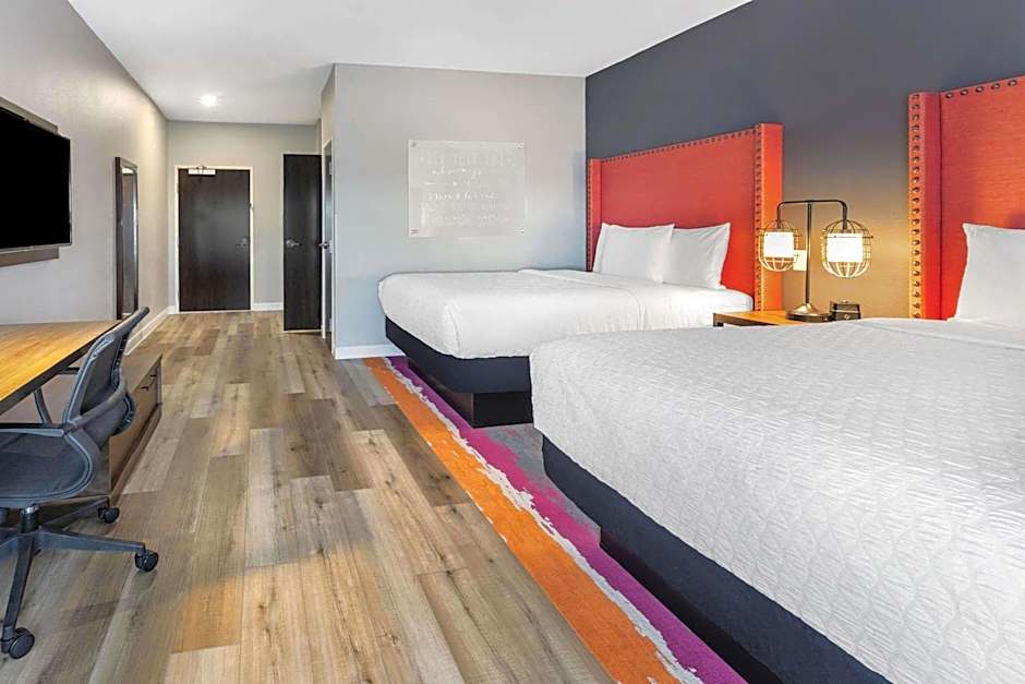 La Quinta Inn & Suites by Wyndham Lewisville