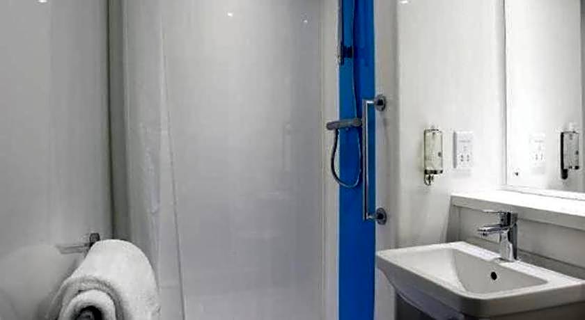 Travelodge Cardiff M4