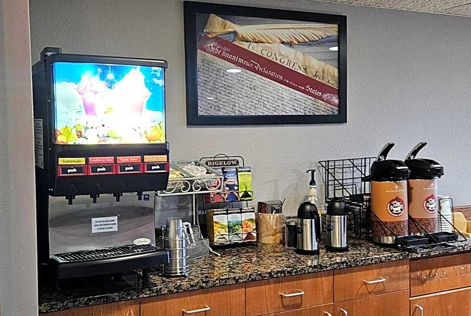 AmericInn by Wyndham Marshall