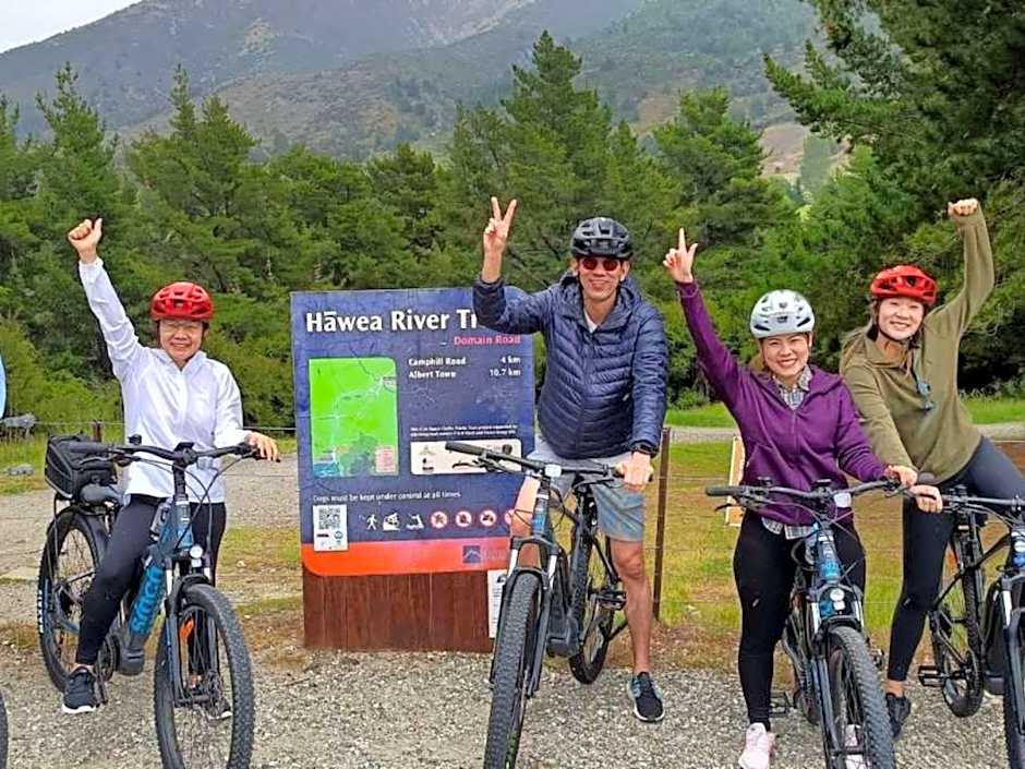 The Moorings Motel and Apartments