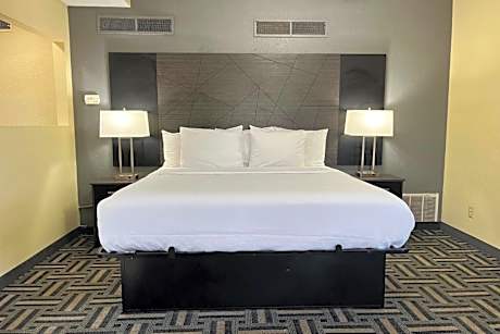 1 King Bed, Efficiency Suite, Non-Smoking