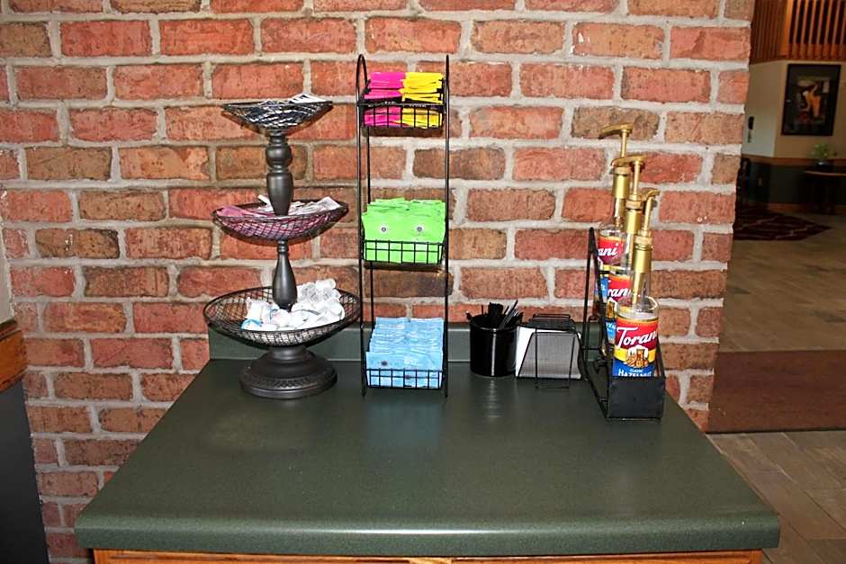 AmericInn by Wyndham West Burlington