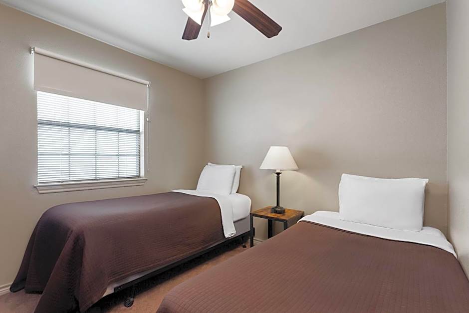 Photo 1 of 5 of 1 Bedroom 2 Twin Beds Suite