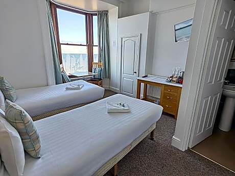 Twin Room with Shower