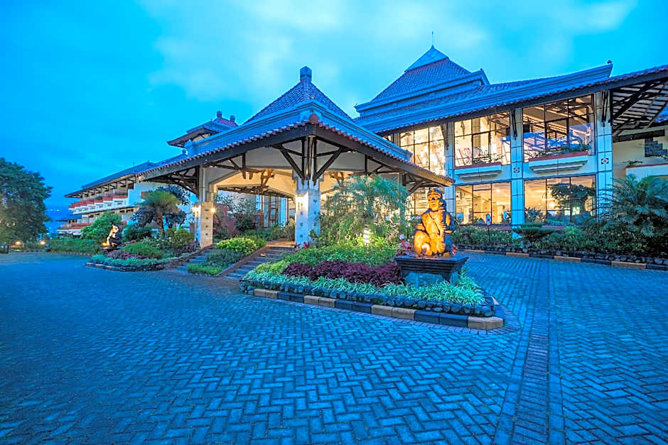 Royal Hotel and Villa Batu