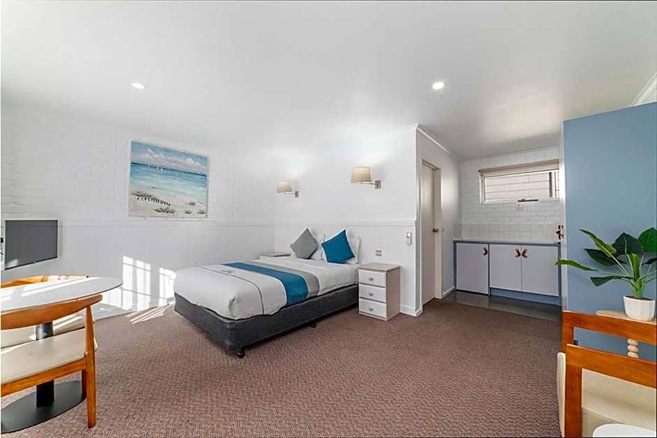 Photo 1 of 8 of Executive, Jetted Tub