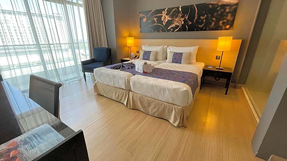 The Straits Hotel & Suites