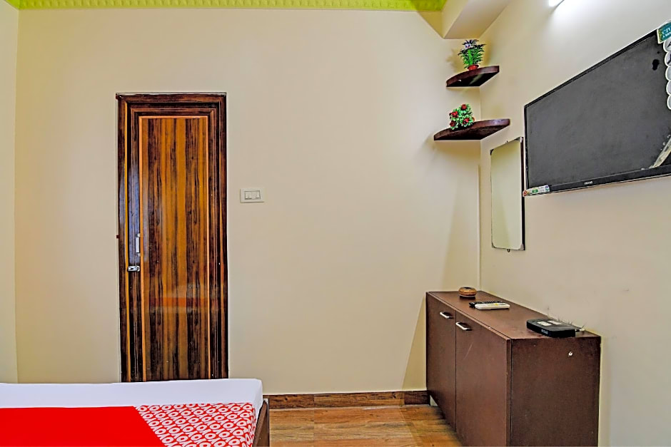 Super OYO 817371 OYO 84509 Hotel Shree Near Akankha More